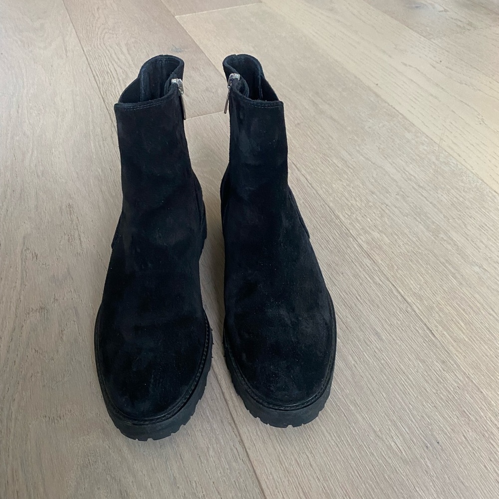 La CANADIENNE Quinn Black Suede Bootie
